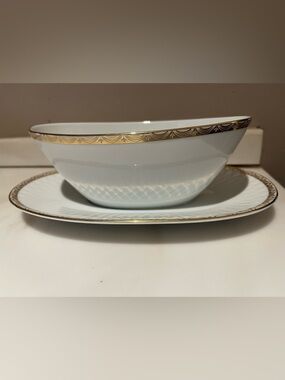 IMPERIAL DELUXE “Exquisite” Gravy Boat